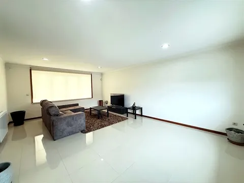 House T4