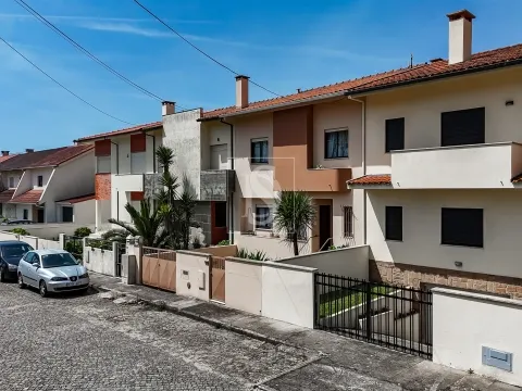 Moradia T3 na 1ª linha de praia, em Cepães, Esposende