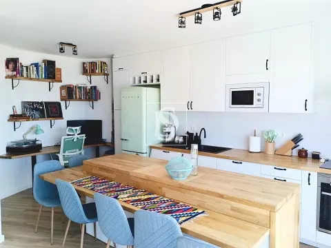 Andar Moradia, T2,Totalmente Renovado, c/ vista mar, em Lavra