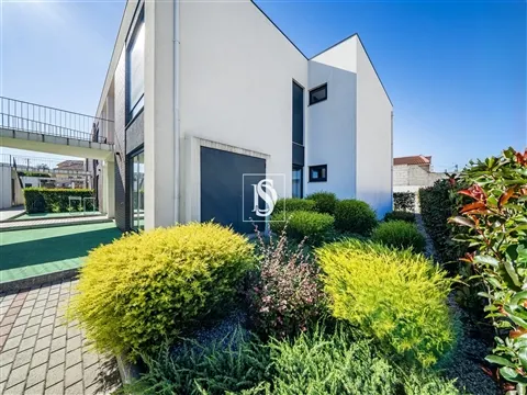 Apartamento T3, Convertido em T4, com 135 m², em Frente ao IPCA