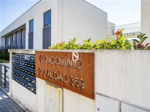 Apartamento T3, Convertido em T4, com 135 m², em Frente ao IPCA