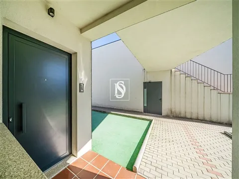 Apartamento T3, Convertido em T4, com 135 m², em Frente ao IPCA