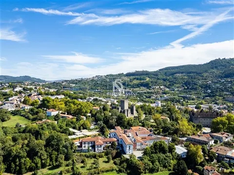 T2, totalmente remodelado, em Azurém, Guimarães