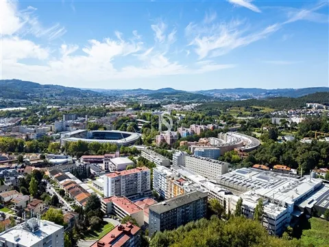 T2, totalmente remodelado, em Azurém, Guimarães