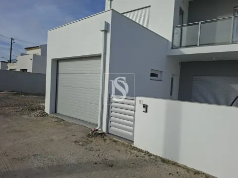 Moradia T4 Nova com Vista Mar na Atalaia | Design Contemporâneo | A 2 Minutos da Lourinhã