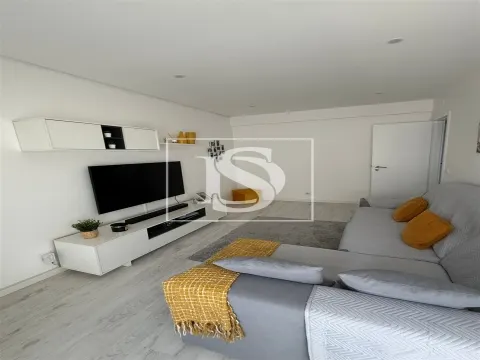 Apartamento T2 Remodelado com Varanda, Marquise e Arrecadação
