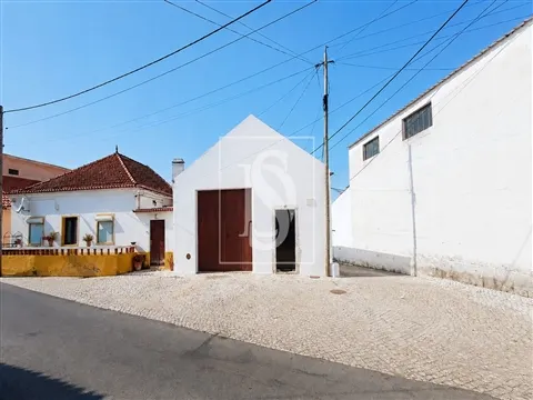 Armazém 125 m² para Arrendamento em Lamas, Cadaval | 460 €