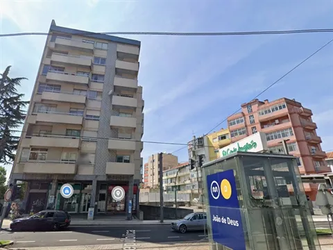 T3 em frente ao El Corte Inglês Vila Nova de Gaia Porto 