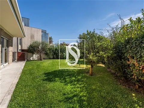 House T4