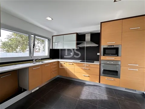 Moradia Geminada T4