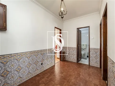 Apartamento T2  com orientação sul, arrecadação e excelente Localização em Agualva-Cacém