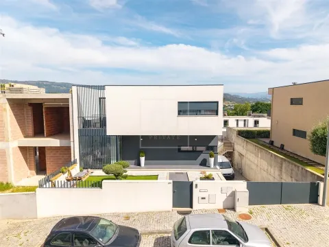 Moradia Geminada T3