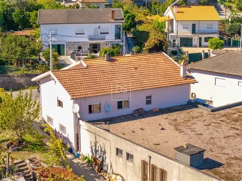 Moradia T3 e Armazém em Santo Isidoro — Marco de Canaveses