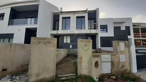 Moradia T3+1 Casal Novo - Caneças