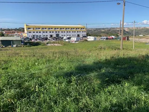 Terreno a 10 min do centro da Ericeira. Permite construção.
