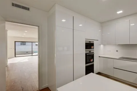 Fanqueiro - Loures&#30340;&#20840;&#26032;4&#21351;&#23460;&#21035;&#22661;