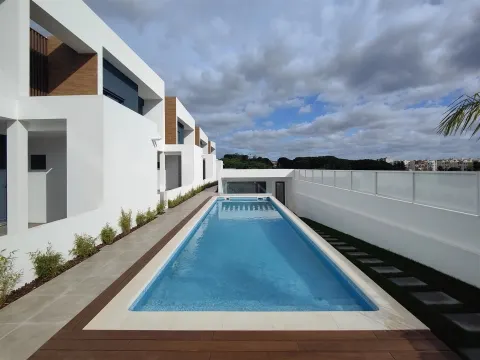 Moradia T4 a estrear no Fanqueiro - Loures