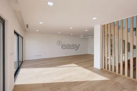 Fanqueiro - Loures&#30340;&#20840;&#26032;4&#21351;&#23460;&#21035;&#22661;