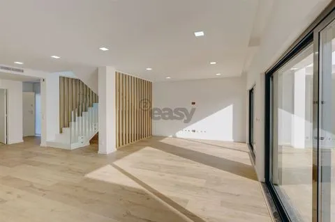 Fanqueiro - Loures&#30340;&#20840;&#26032;4&#21351;&#23460;&#21035;&#22661;