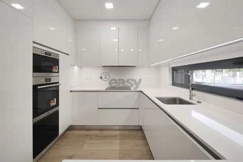 Fanqueiro - Loures&#30340;&#20840;&#26032;4&#21351;&#23460;&#21035;&#22661;