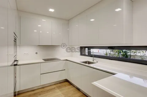 Fanqueiro - Loures&#30340;&#20840;&#26032;4&#21351;&#23460;&#21035;&#22661;