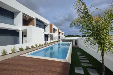 Brand new 4 bedroom villa in Fanqueiro - Loures