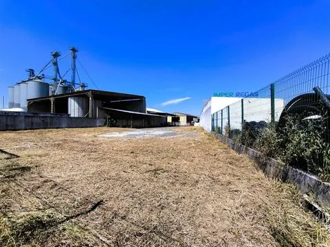 Terreno urbano con 1517 m2, Factibilidad Construcción 758m2, Parque Empresarial Ferreira do Alentejo