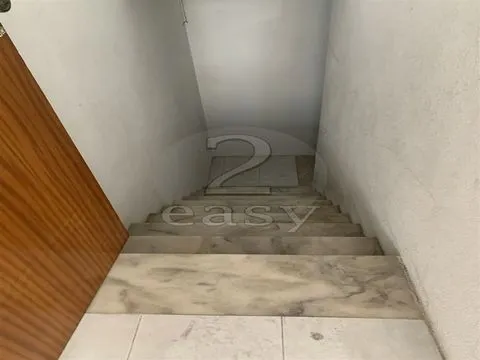 Loja com 2 Pisos e Terraço