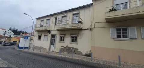 PRÉDIO EM QUEIJAS - 4 APARTAMENTOS