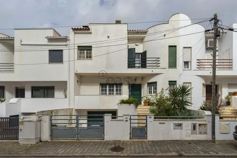 半独立式的房子 5个房间