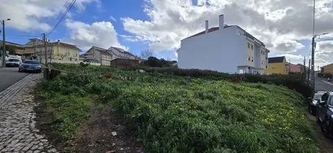 Terreno Urbano com 1210m2 em Casal de Cambra, Portugal
