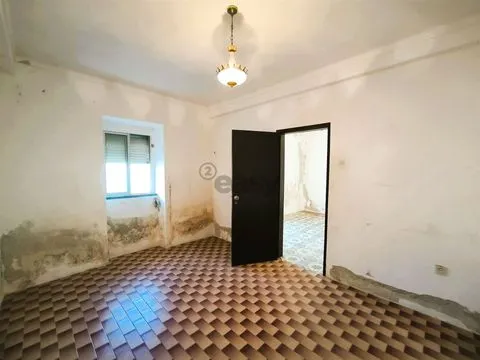 Одноэтажный дом с задним двором и пристройкой, Алваладе, Сантьяго-ду-Касен