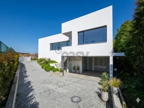 Moradia Térrea de Luxo com piscina