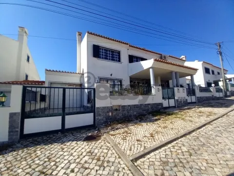 半独立式的房子 4个房间 +1