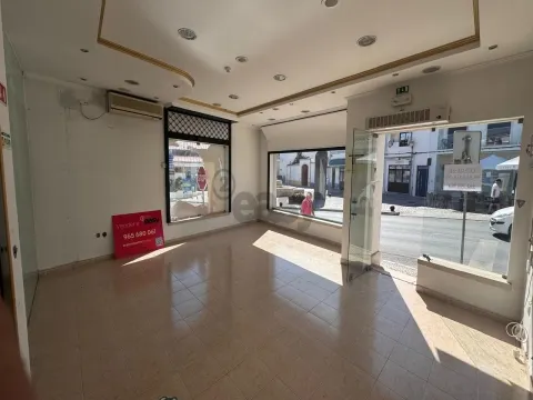 Shop 57m2 with bathroom, pantry and private room, Aljustrel