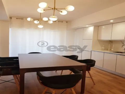 Apartamento T2 Remodelado – Urbanização do Infantado, Loures