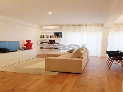 Apartamento T2 Remodelado – Urbanização do Infantado, Loures