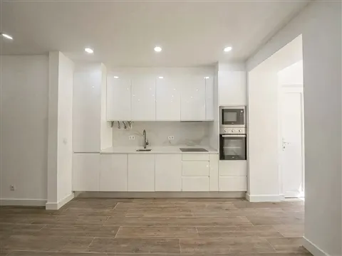 Apartamento junto ao metro da Amadora Este