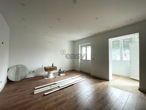 Apartamento junto ao metro da Amadora Este