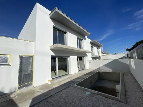 4 bedroom villa with swimming pool in Odivelas