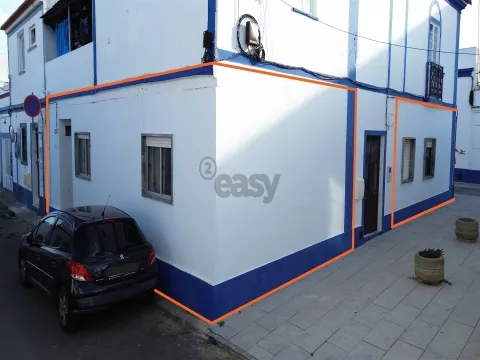 Apartamento T3 para remodelação na zona histórica de Alvalade Sado