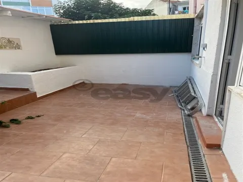 T2+1 para venda com logradouro Junto à Igreja Matriz da Amadora