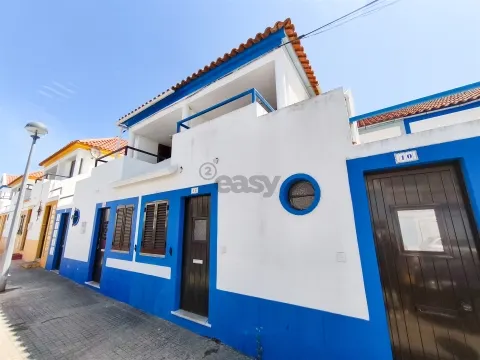 &#20301;&#20110; Vila Nova de Milfontes &#30340; 1+2 &#21351;&#23460;&#21035;&#22661;&#65292;&#24102;&#20004;&#20010;&#38451;&#21488;&#21644;&#21518;&#38498;