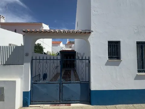 House ground floor and 1st floor, T2 with Commerce + Patio, Garage and Terrace, Castro Verde
