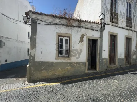 Manor house with 18 rooms to remodel, Castro Verde