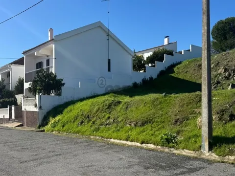 Terreno Urbano com 450m2 na Aldeia do Corvo, Castro Verde