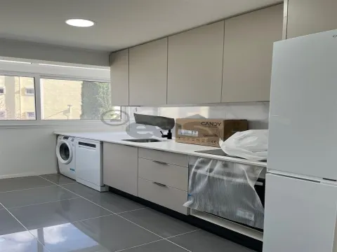 Remodelado Junto às Portas Benfica Oferta da Escritura