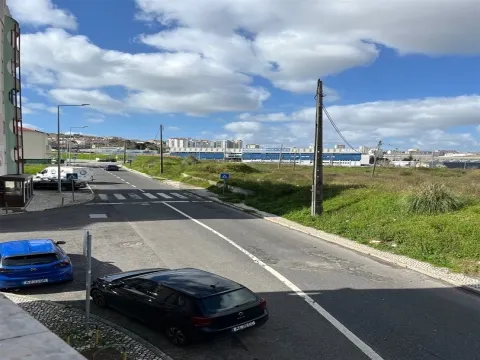 Remodelado Junto às Portas Benfica Oferta da Escritura