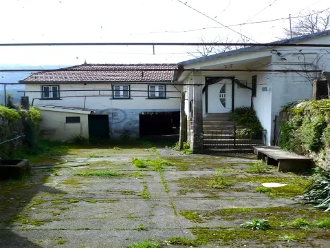 Quinta Minhota em Covas: Pedra, Água de Mina e Vistas Infinitas