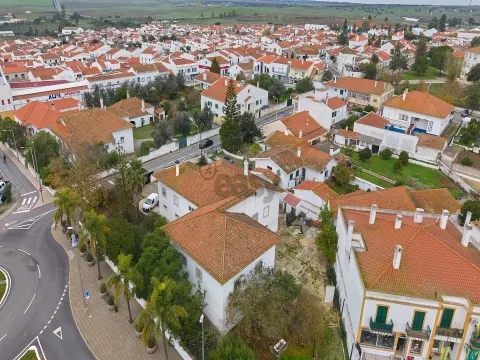 Manor house with 16 rooms with storage and garden, center Castro Verde